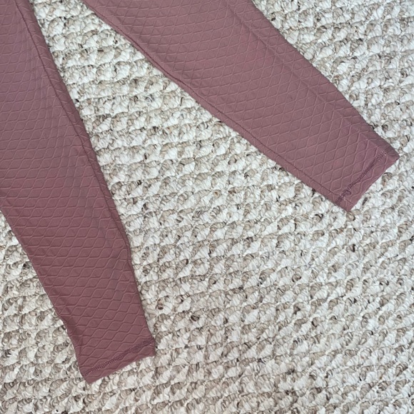 2 for $20 or 5 for $40
AMAZON BOOTY LEGGINGS - MEDIUM - Picture 5 of 6